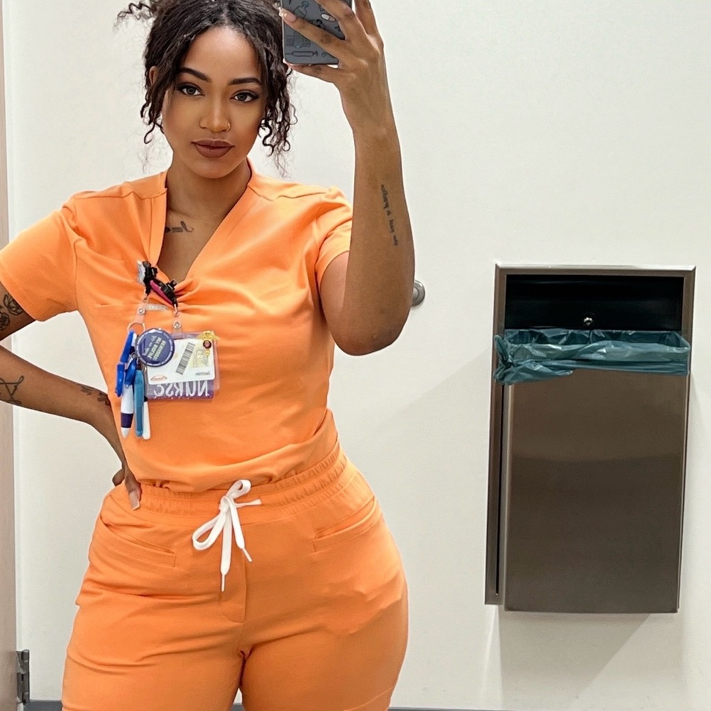 Makeitscope Scrub Top - Picture 4 of 4